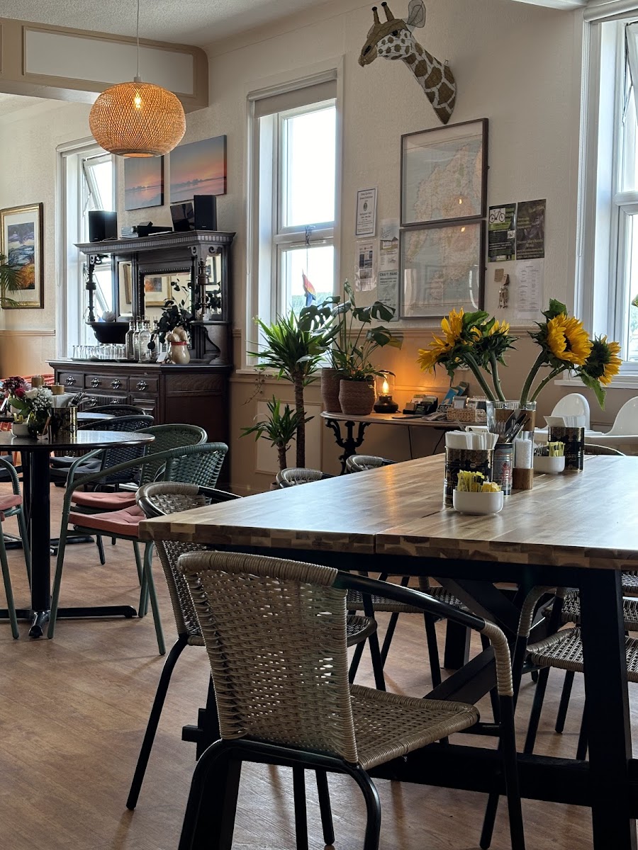 Little Charlottes Cafe - Photo 2