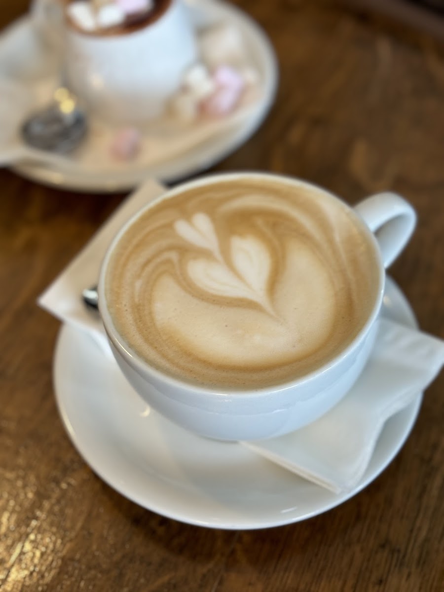 Little Charlottes Cafe - Photo 4