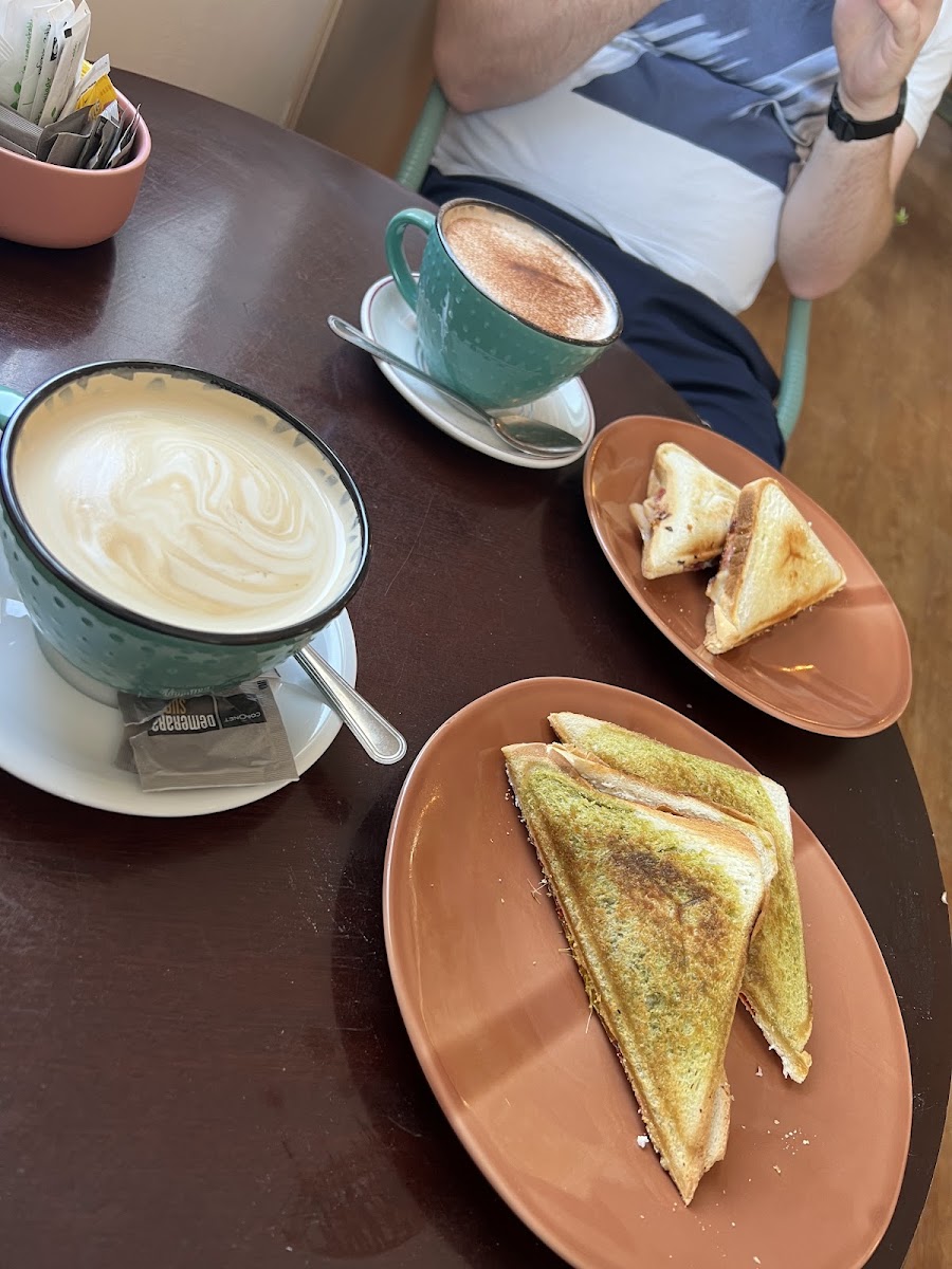 Little Charlottes Cafe - Photo 5