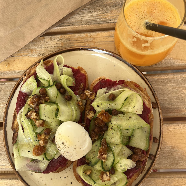 Open Sandwich with Beetroot Hommus and Boiler Egg