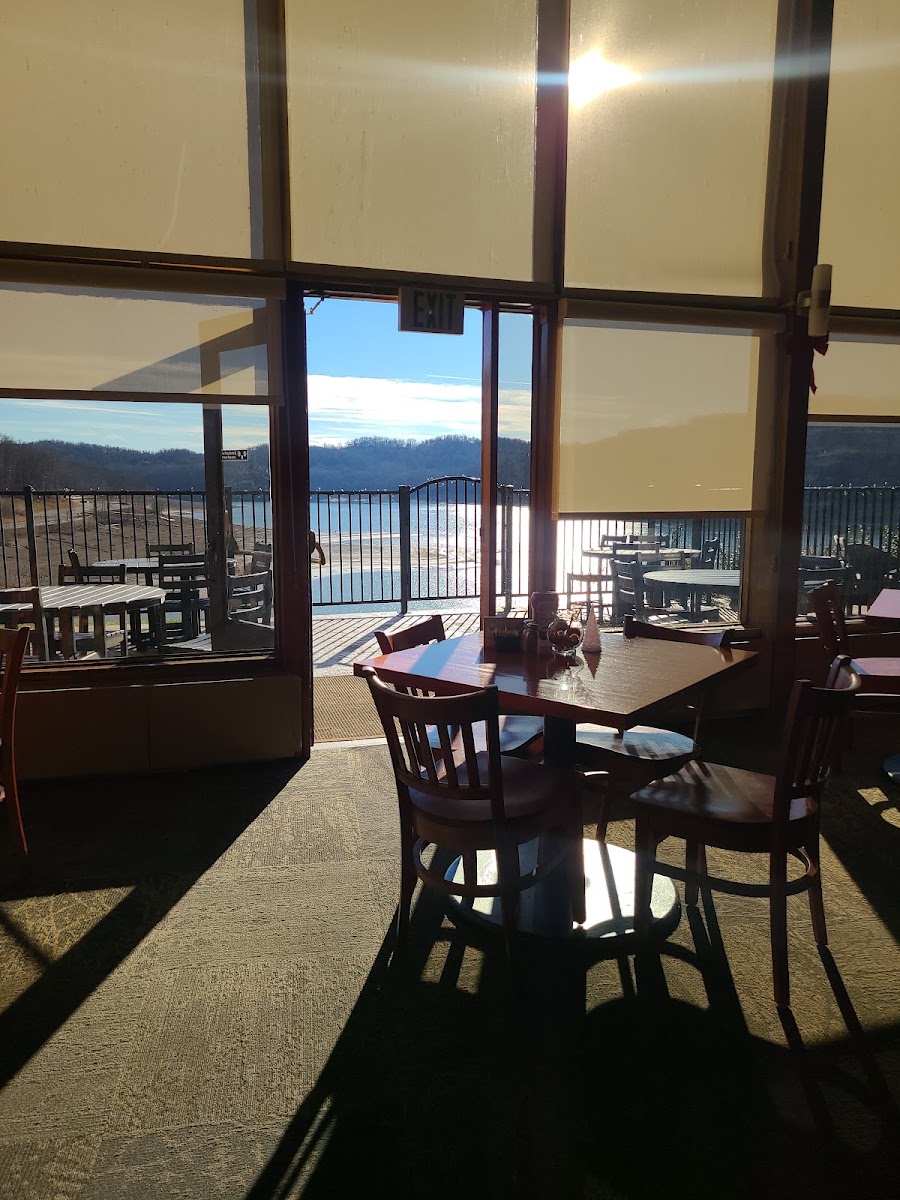The Lodge Lakefront Dining - Photo 3