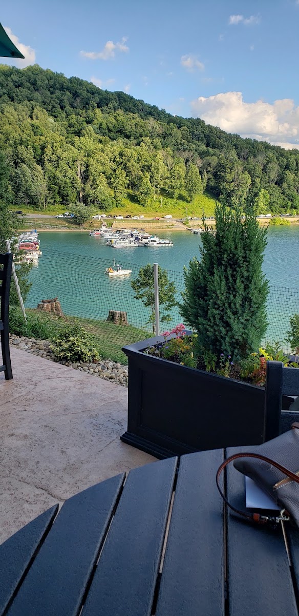 The Lodge Lakefront Dining - Photo 4