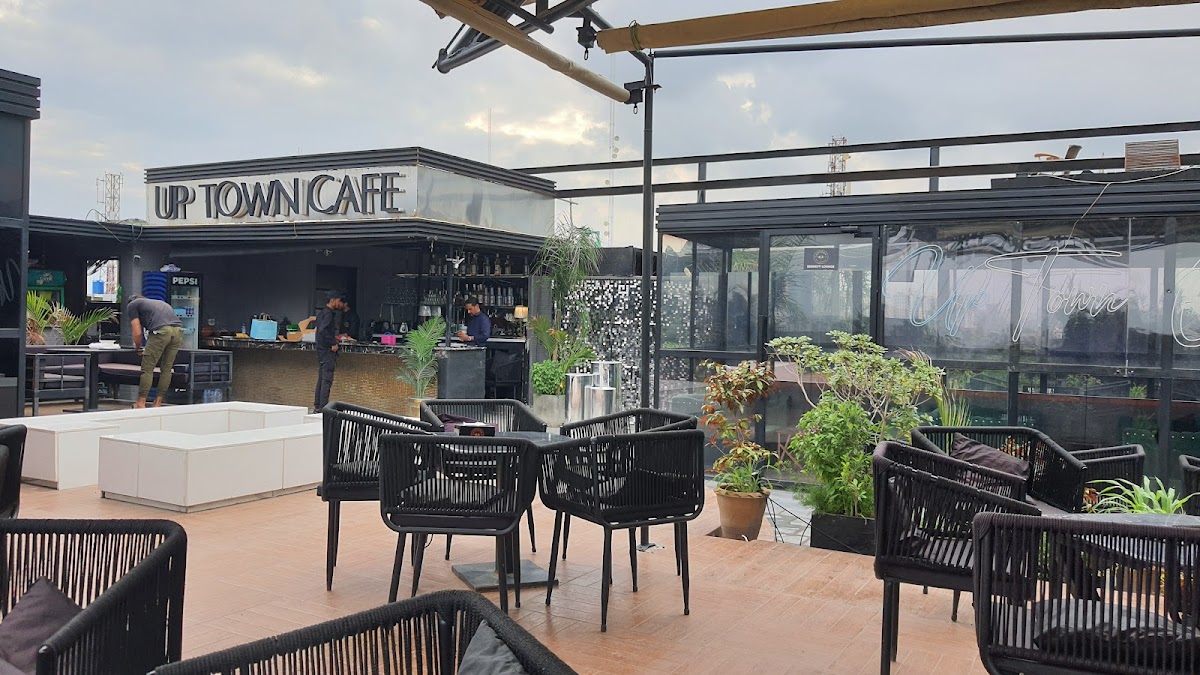 Uptown Cafe & Restaurant