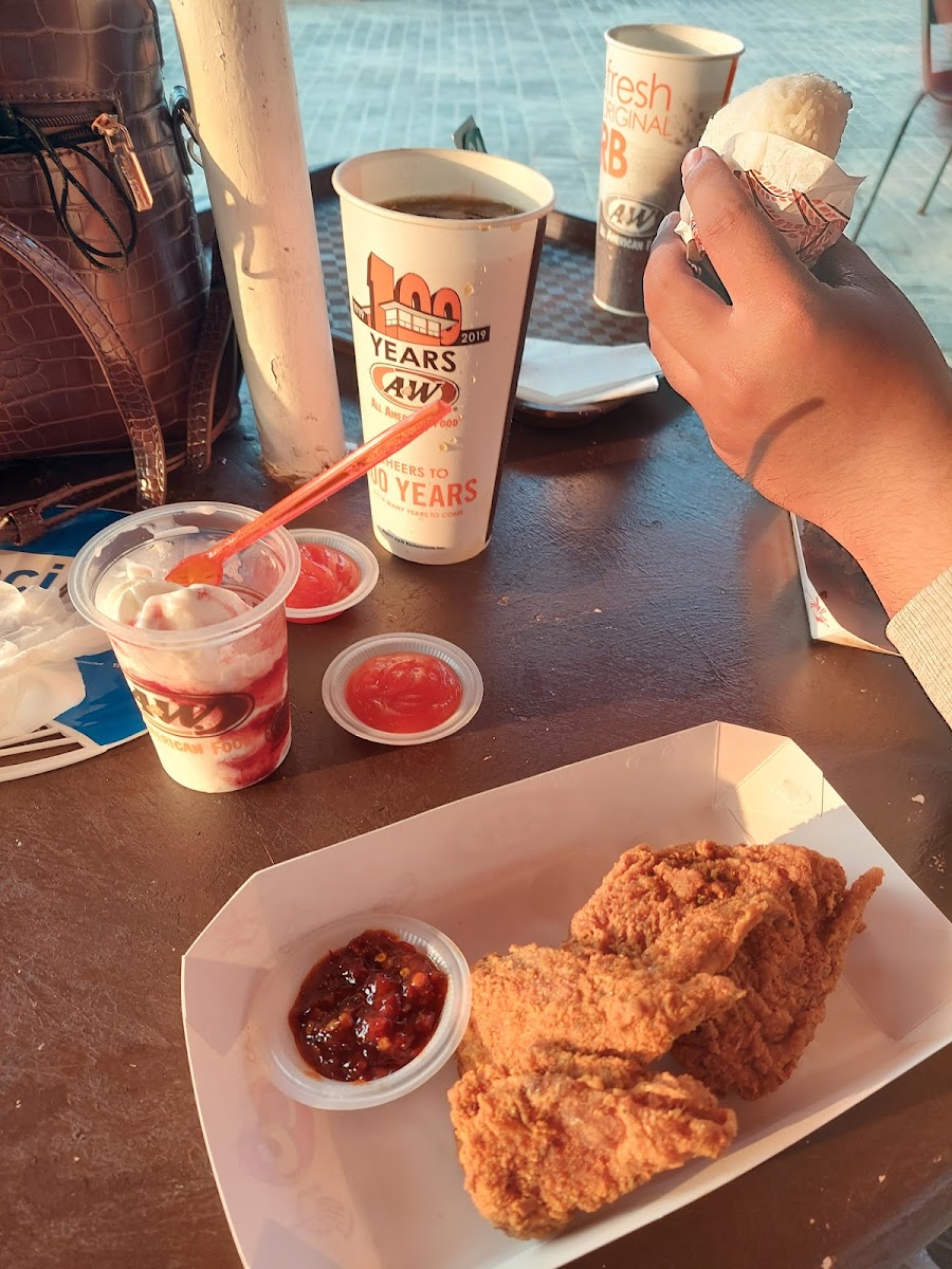 A&W Restoran - Ancol (Pantai Indah) - Photo 5