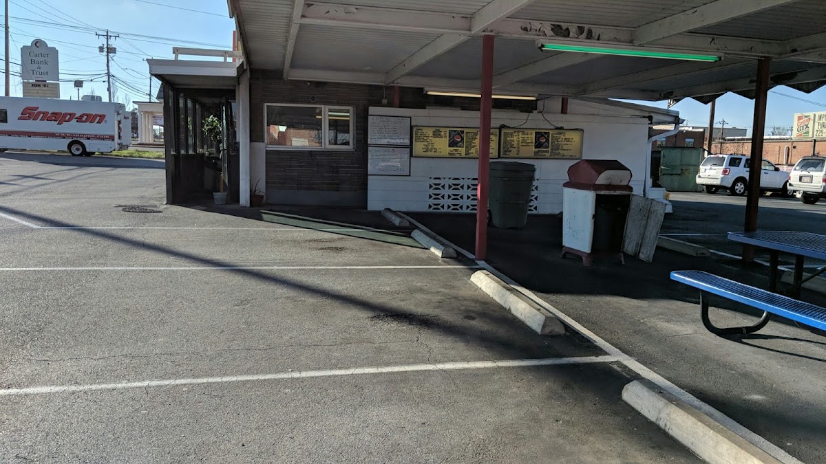 Skids DriveIn - Photo 2