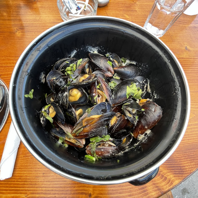 Mussels in Their Own Sauce