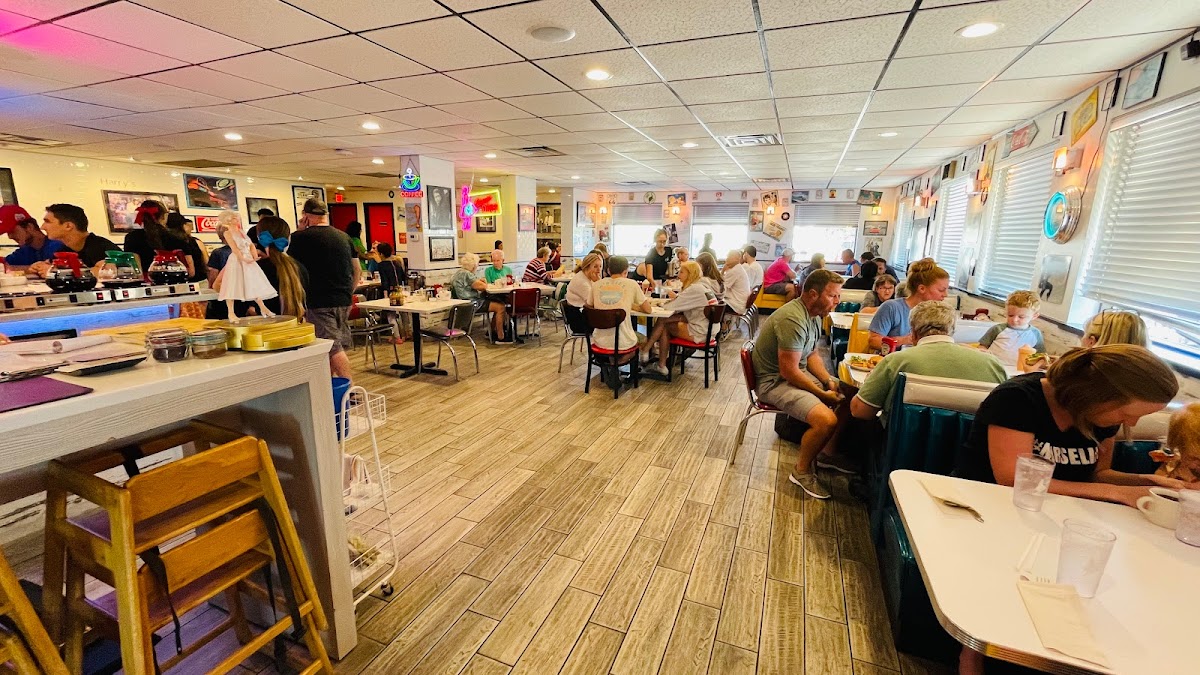 Harry's Diner at Interstate - Photo 6