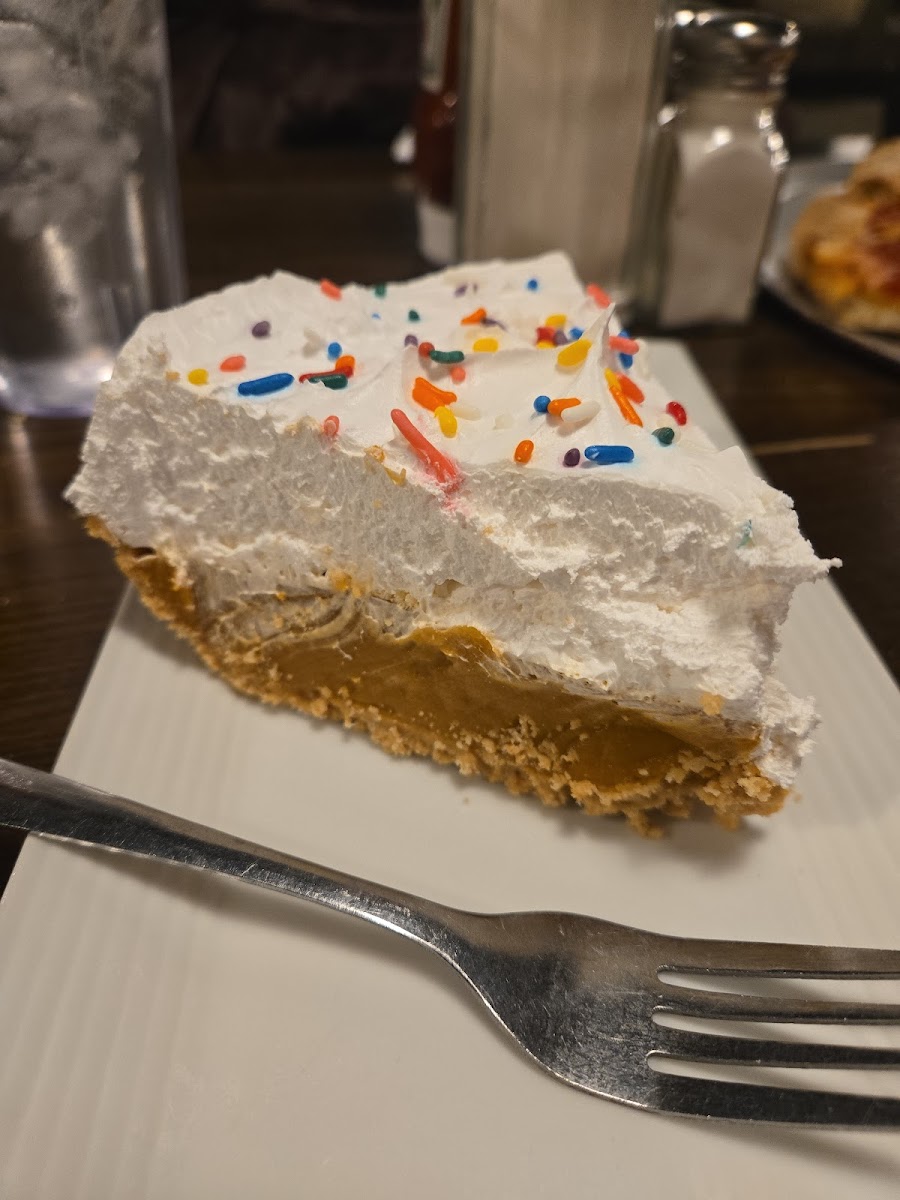 Capones Bar and Grill - Photo 9