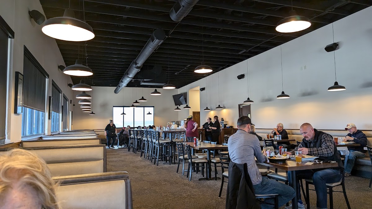 Capones Bar and Grill - Photo 6
