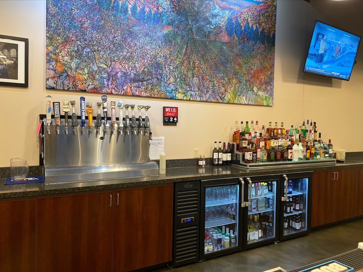 Capones Bar and Grill - Photo 7