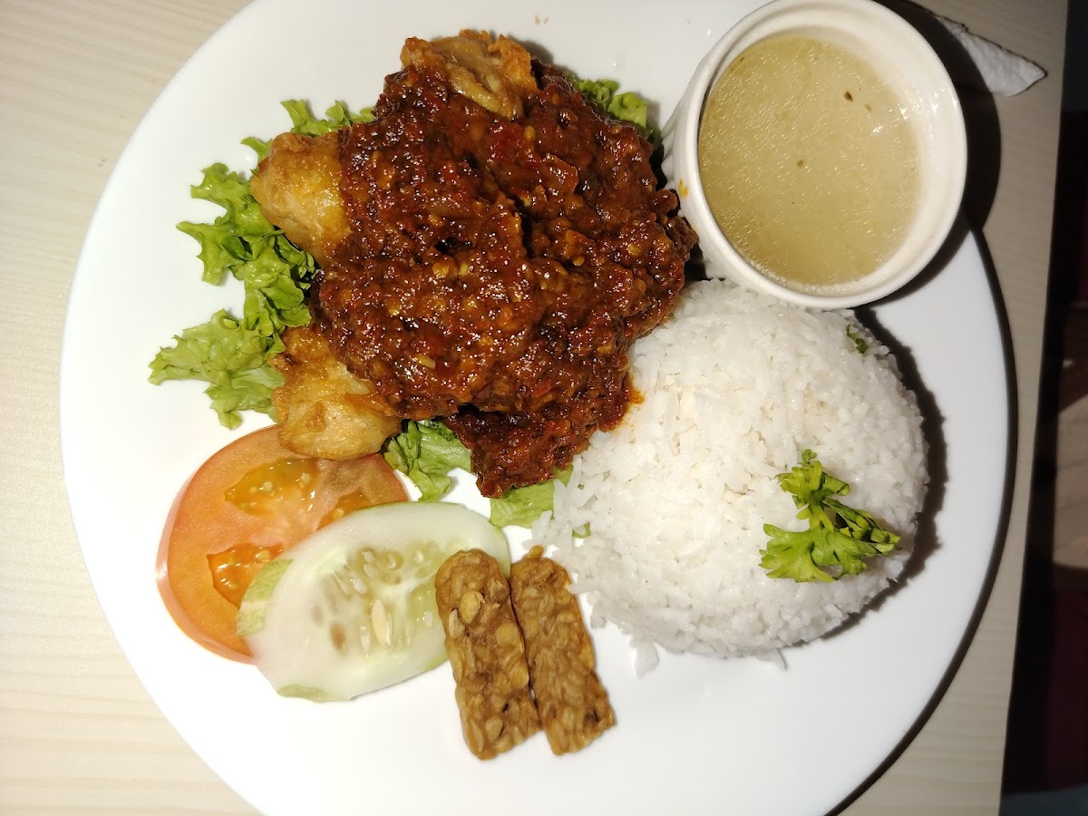 LOCH Cafe - Photo 4