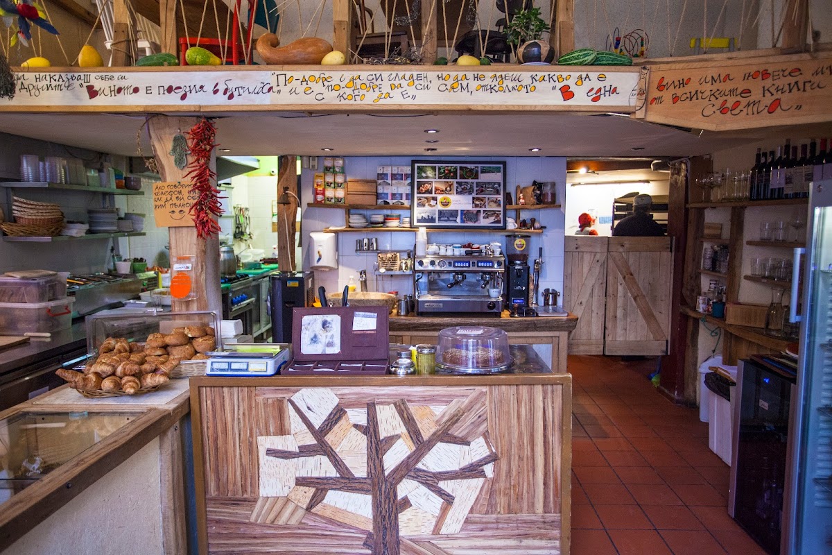 Vegetarian restaurant and bakery 'Sun Moon'