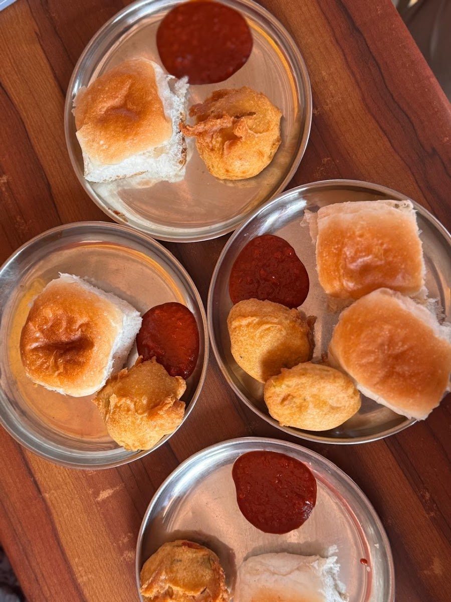 Aaswad Vadapav Center - Photo 2