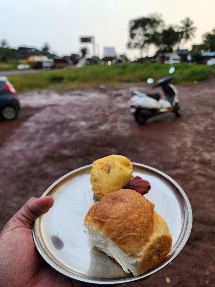 Aaswad Vadapav Center - Photo 6