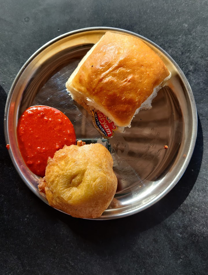Aaswad Vadapav Center - Photo 8