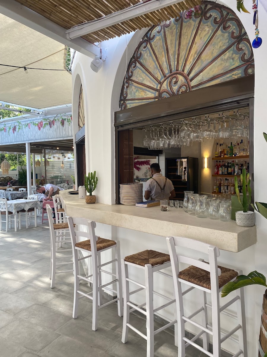 Grecos restaurant laganas