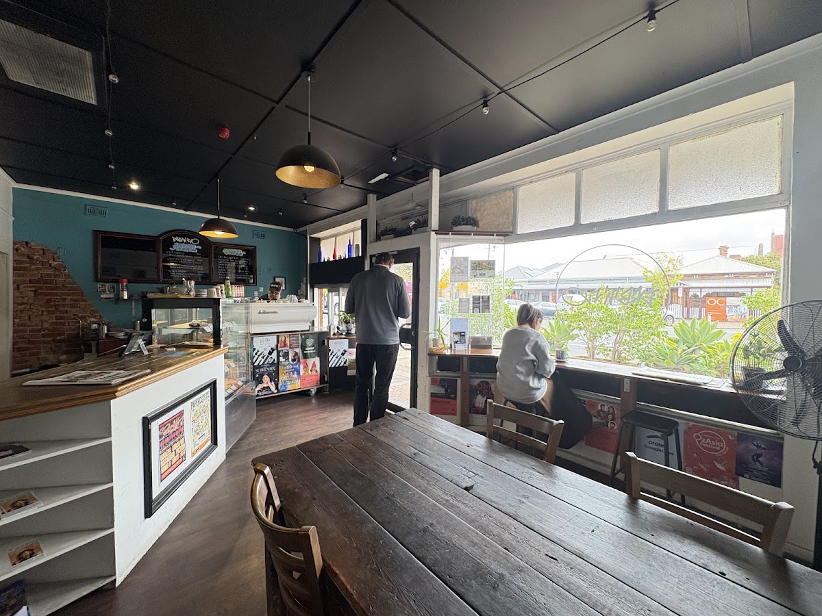 Erb 'N' Flo Breakfast & Coffee Bar - Photo 1