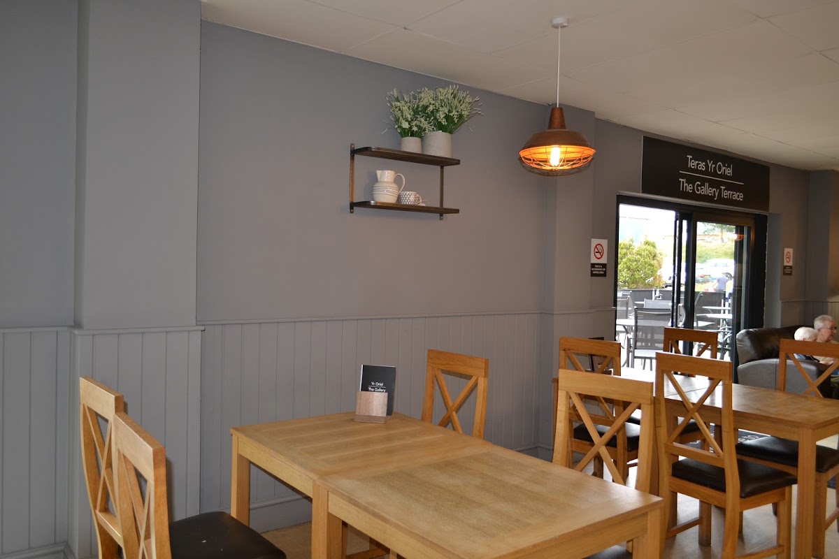 Yr Oriel Restaurant, Leekes Cross Hands - Photo 2