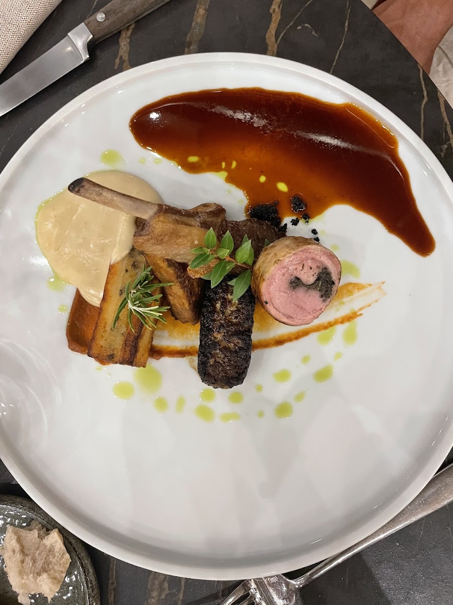 Restaurant Emporium - Photo 2
