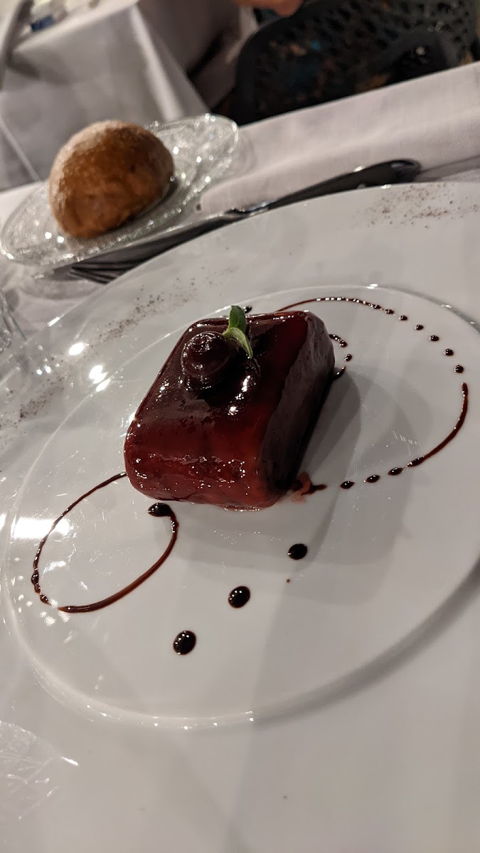 Restaurant Emporium - Photo 6