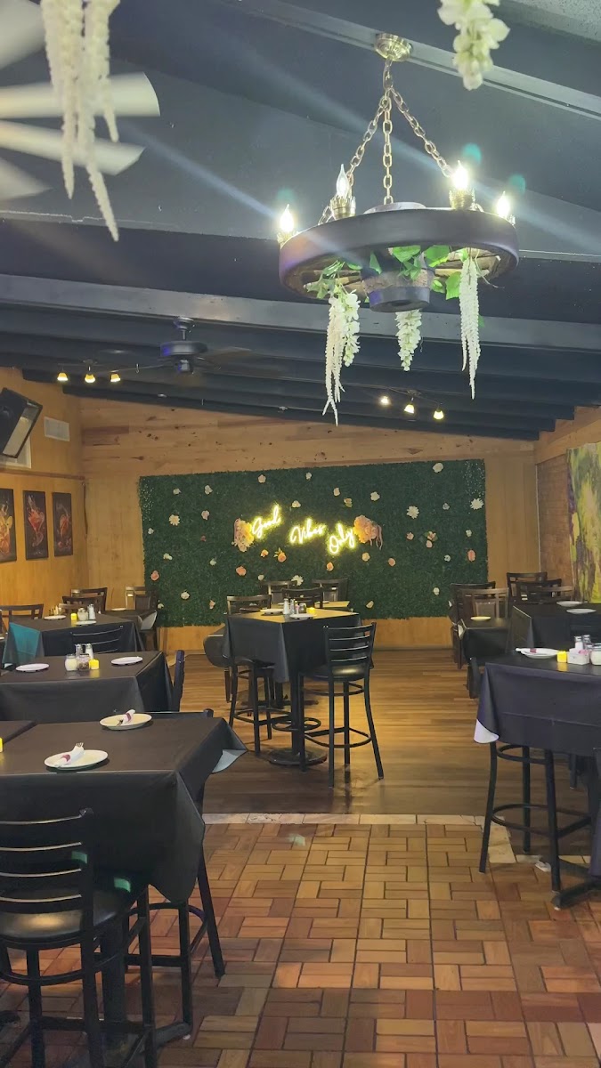 Vetoni’s Authentic Italian Restaurant & Bar - Photo 5
