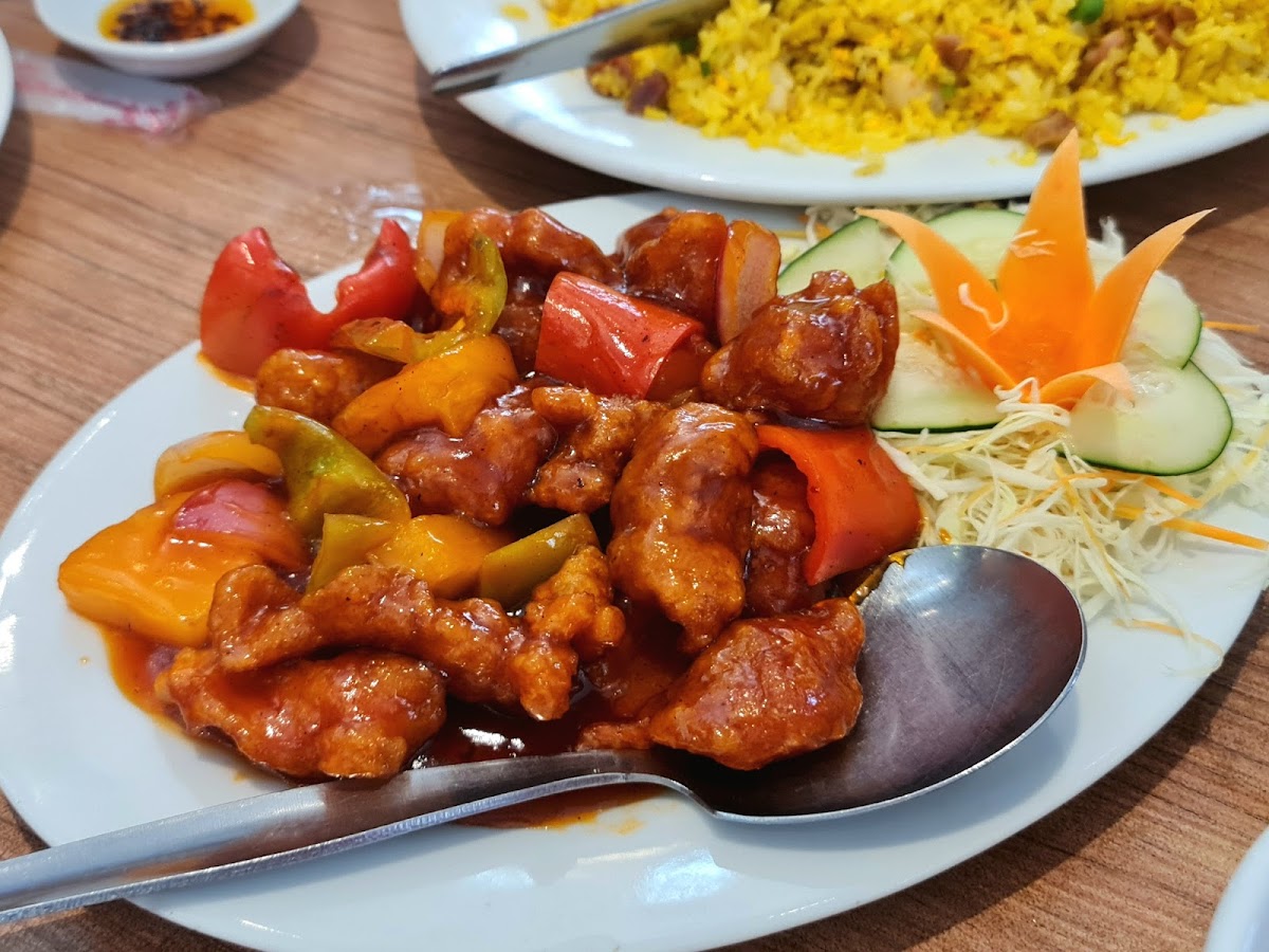 Causeway Seafood Restaurant 廣東海鮮餐廳 - Photo 9