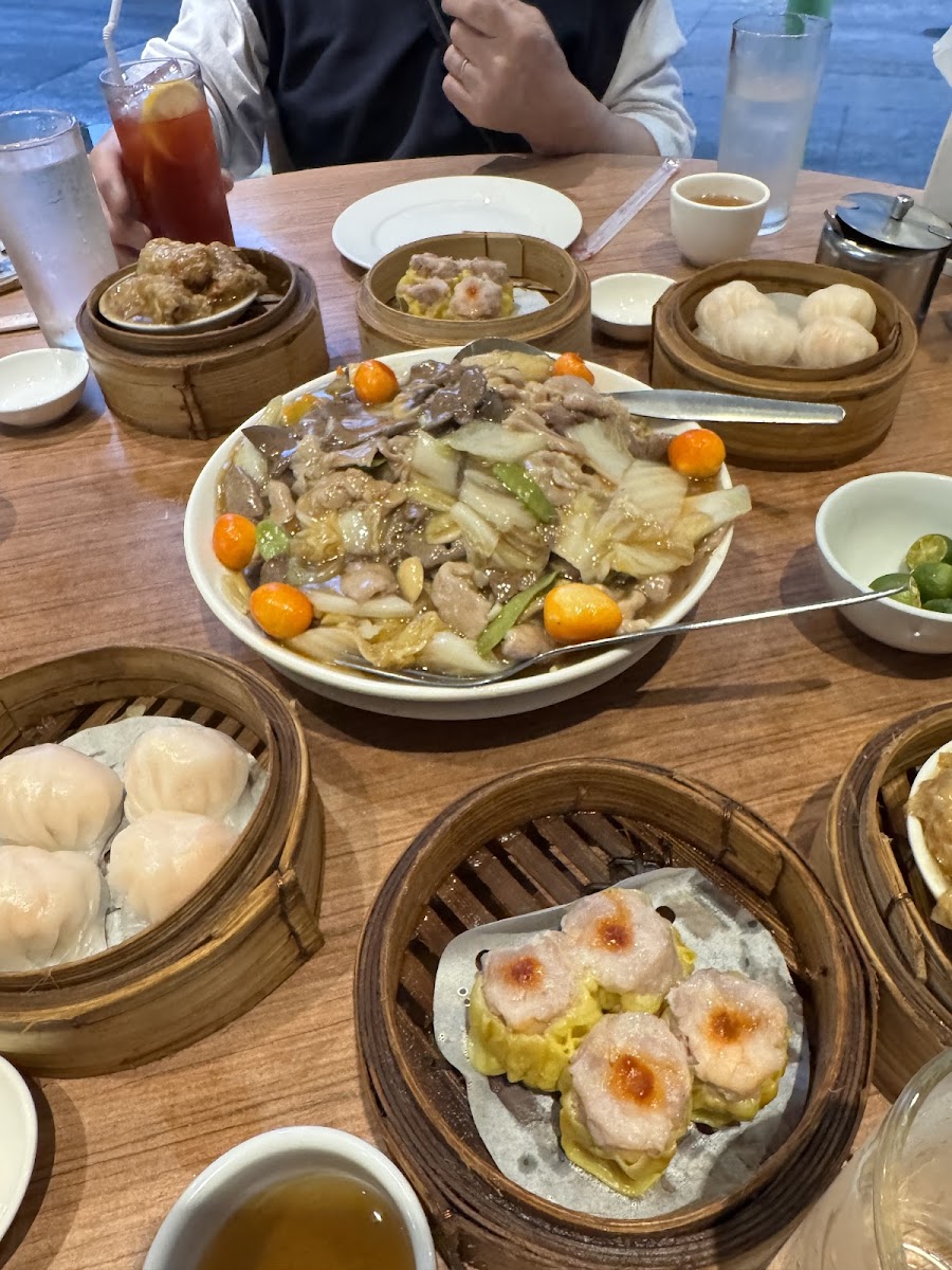 Causeway Seafood Restaurant 廣東海鮮餐廳 - Photo 3