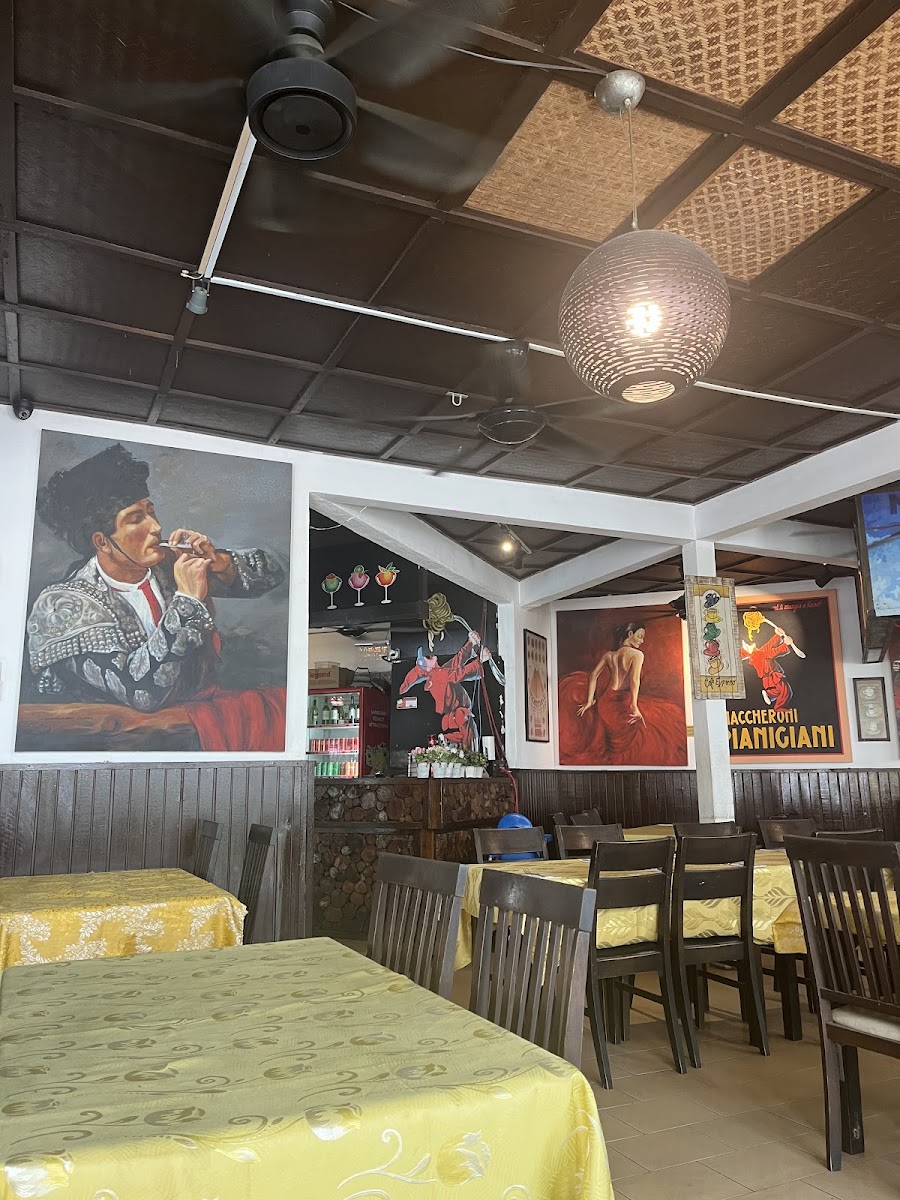 3 Amigos Mexican Restaurant - Photo 3