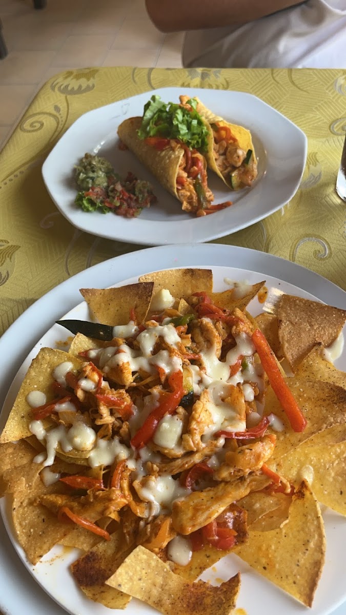 3 Amigos Mexican Restaurant - Photo 8