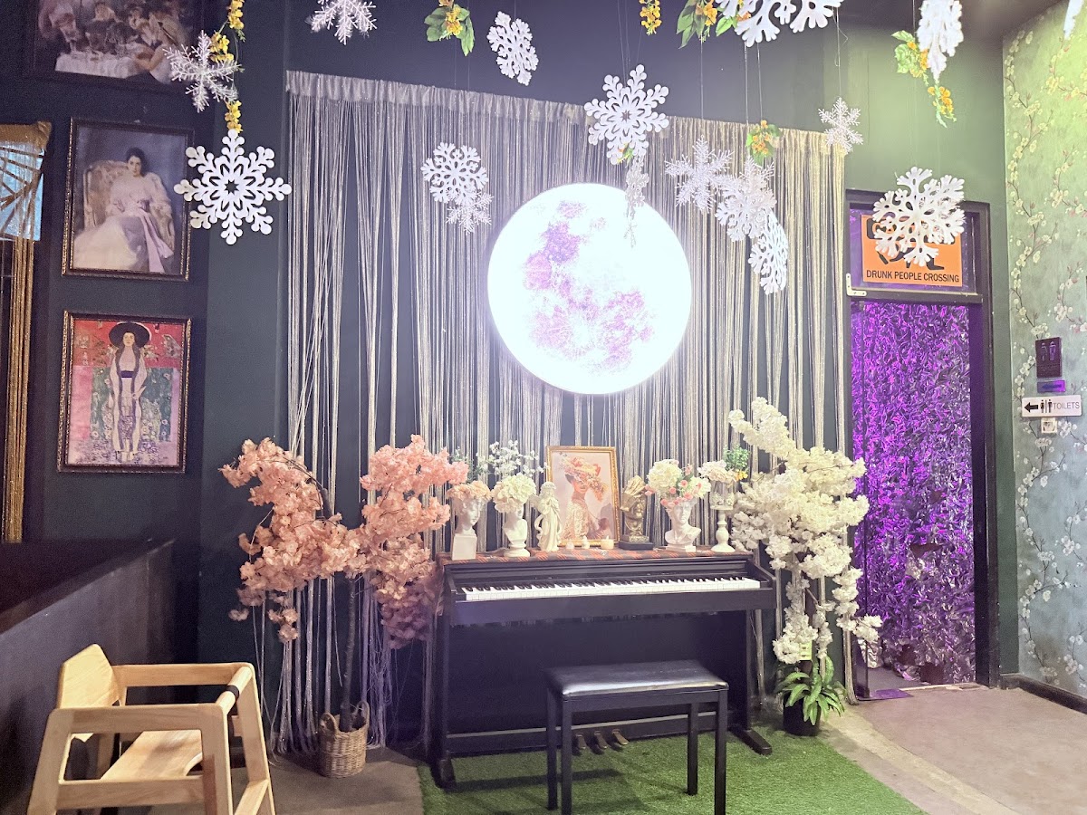 Shambala (Bar & Restaurant) - Photo 3