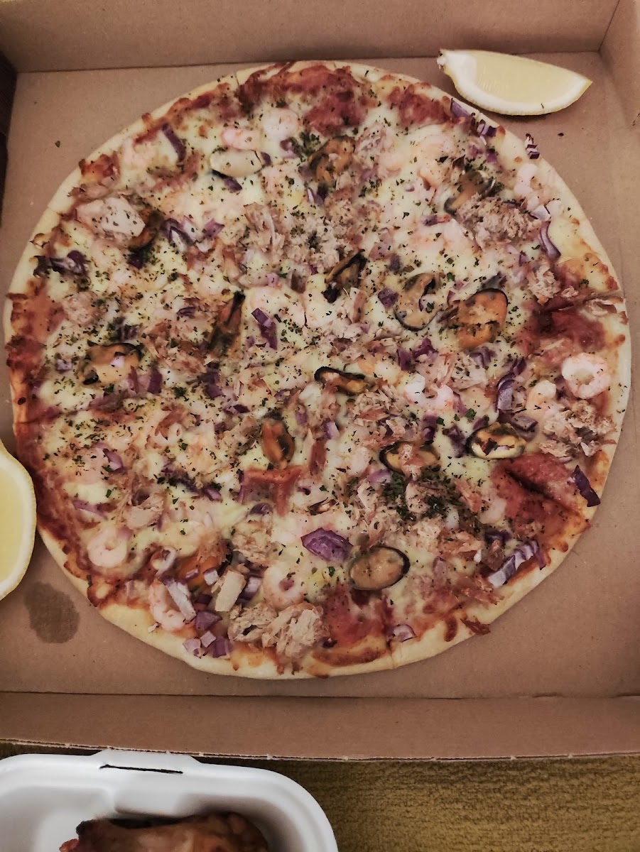 Jaws Pizza - Photo 4