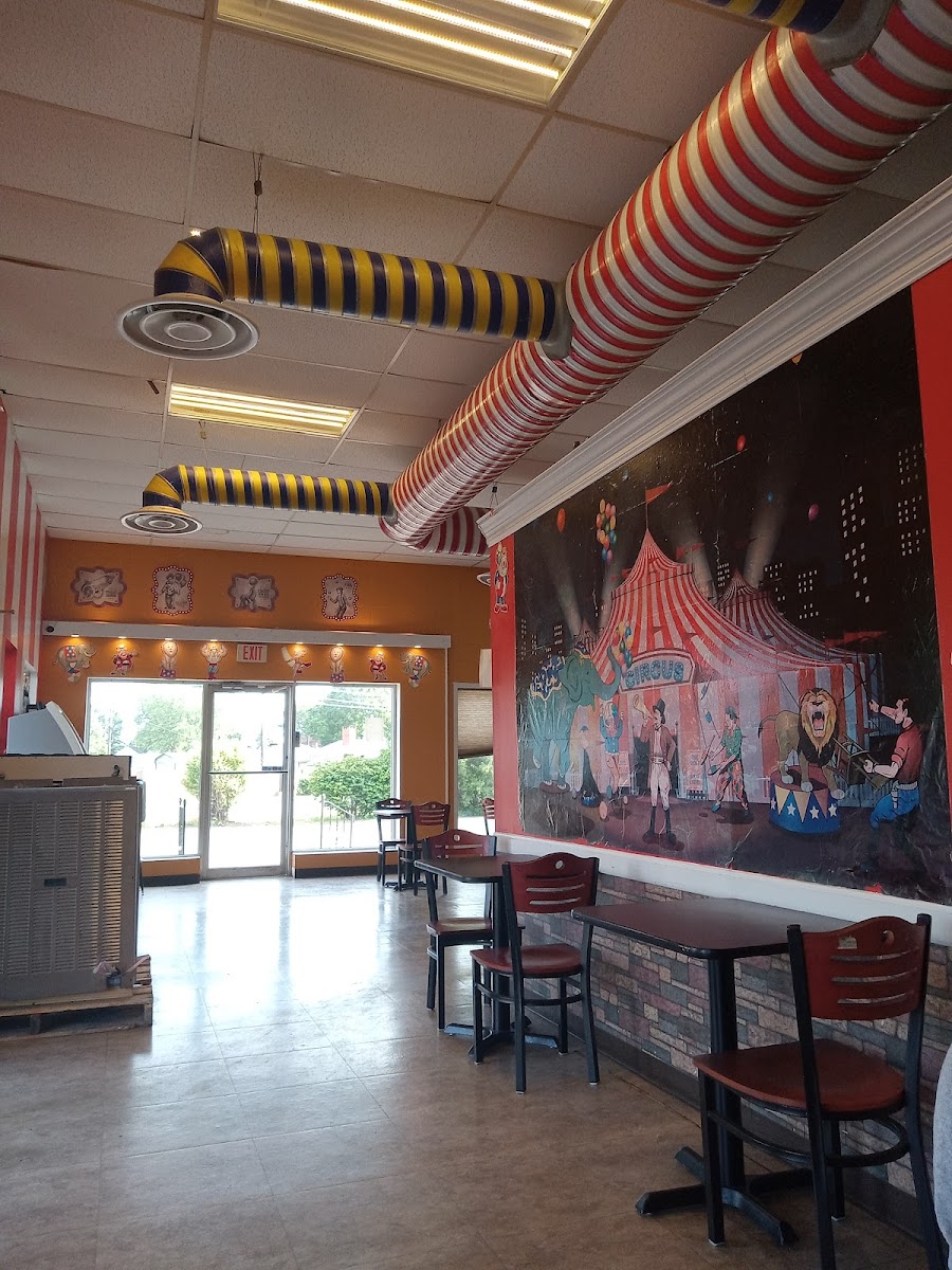 CARNIVAL CAFE - Photo 8