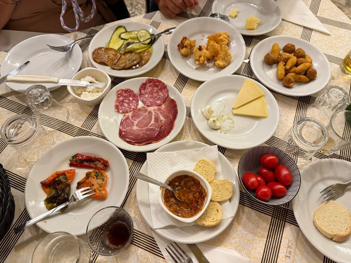 Osteria Pugliese - Photo 2