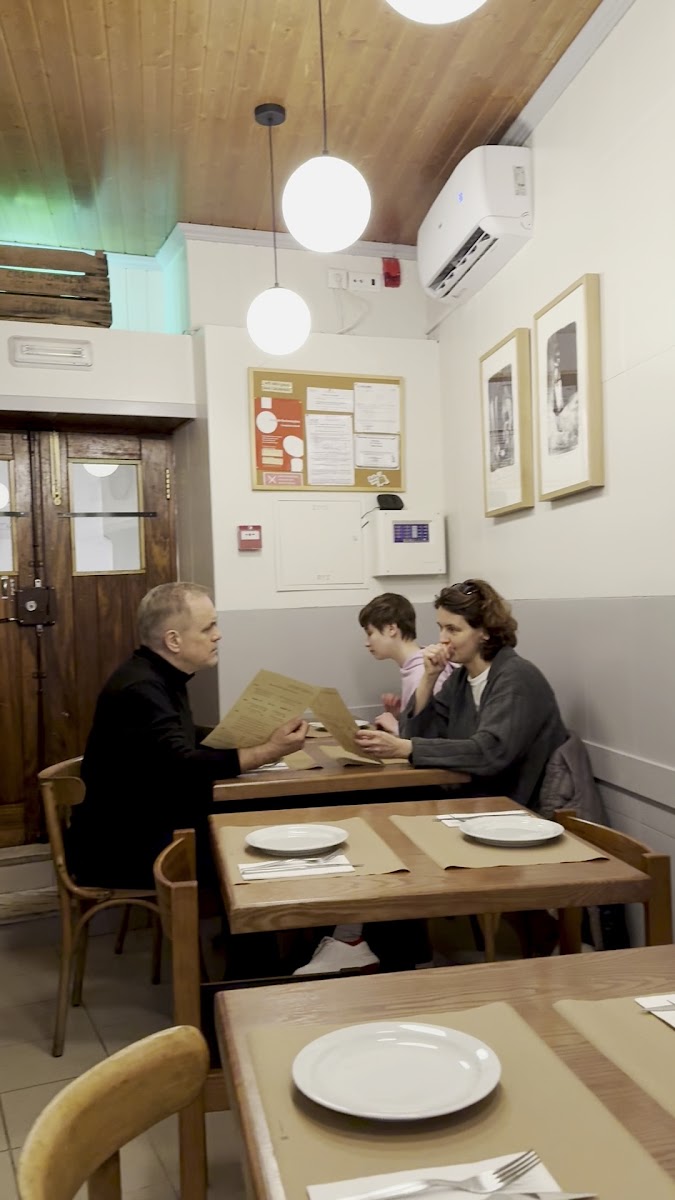 Calma Tavern - Photo 1