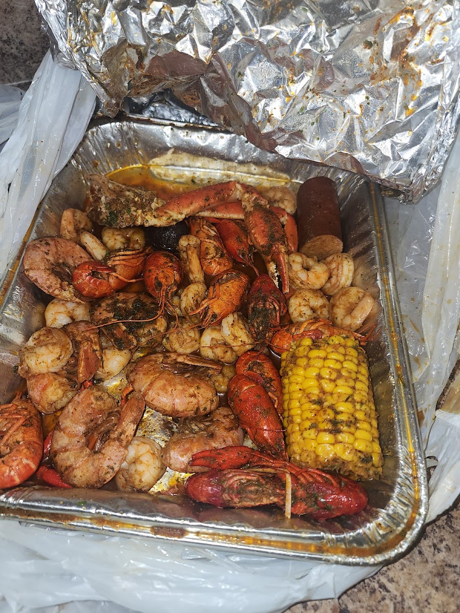 Sweetie's Crab Shack - Photo 3