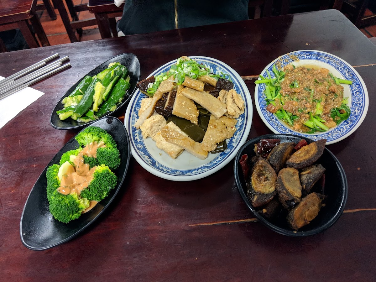 San Niu Beef Noodles - Photo 6
