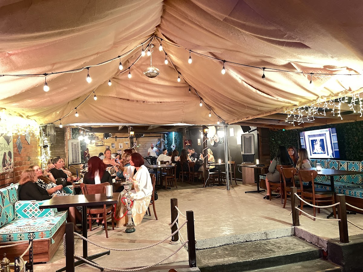 Raqwa Cafe & Beer Garden - Photo 5