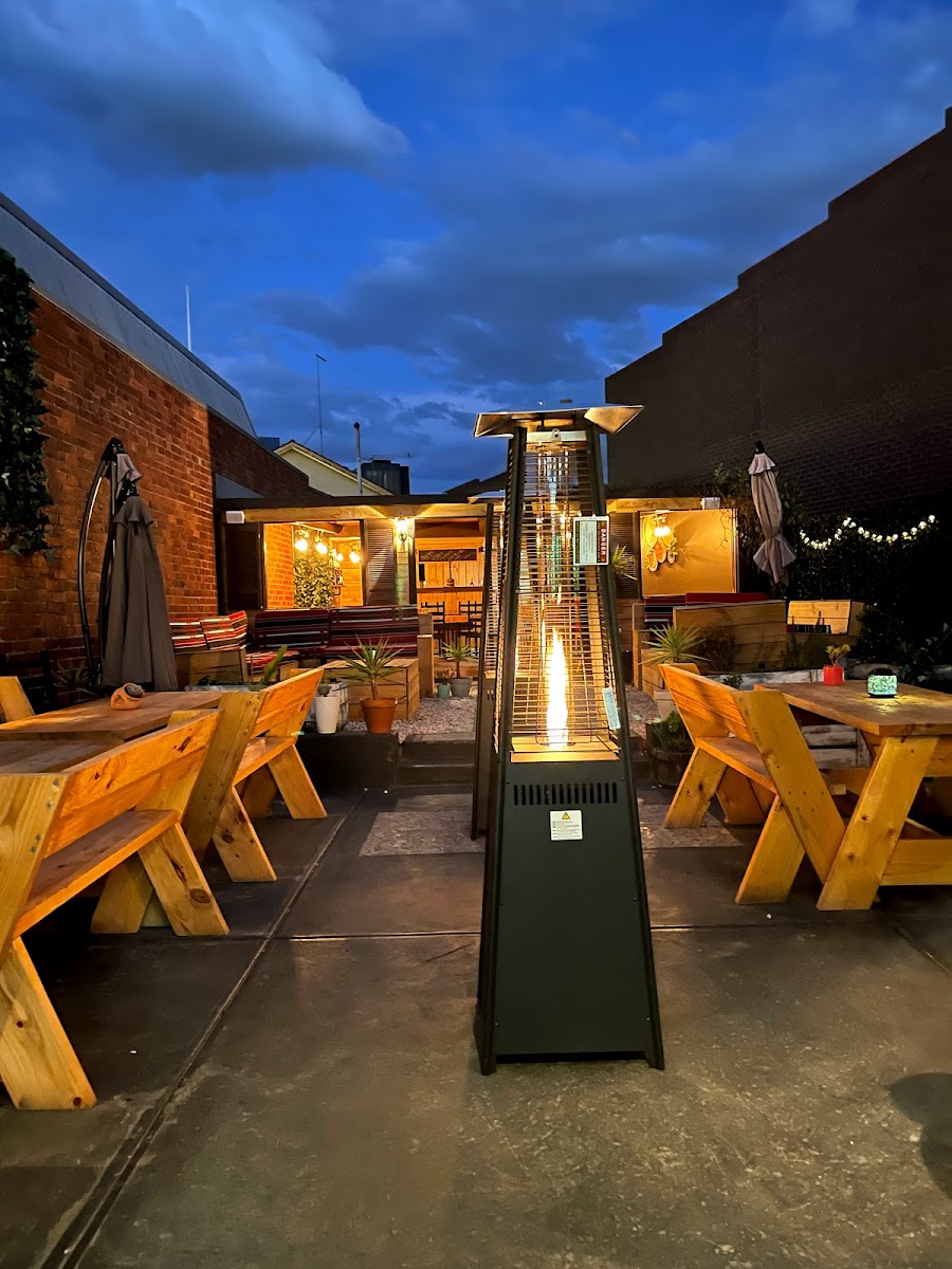 Raqwa Cafe & Beer Garden - Photo 8
