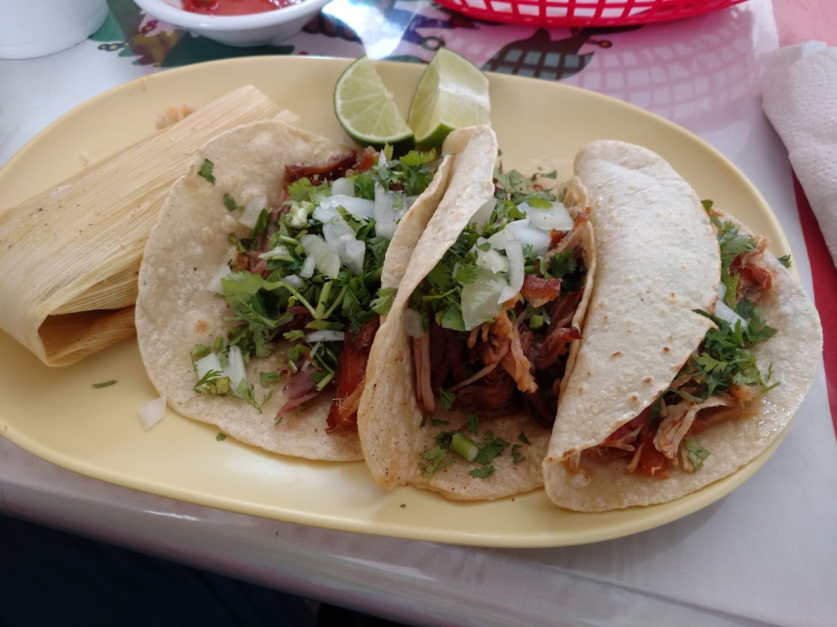 La Familia Mexican Restaurant - Photo 9