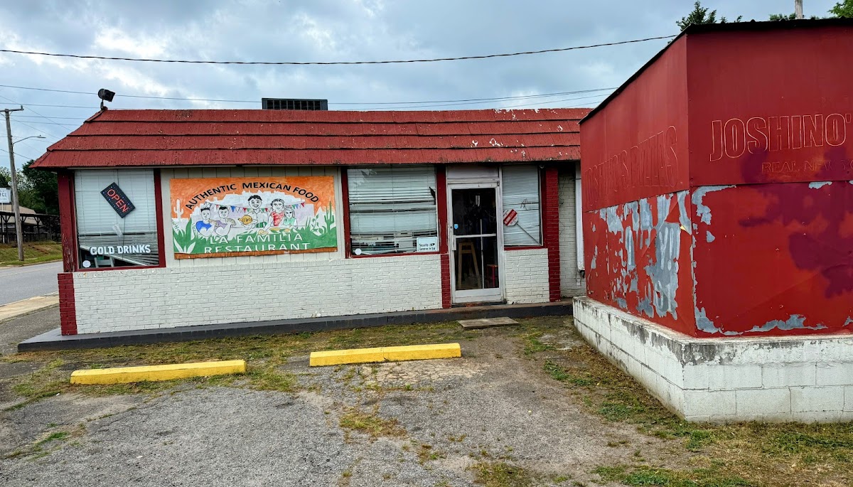 La Familia Mexican Restaurant - Photo 3