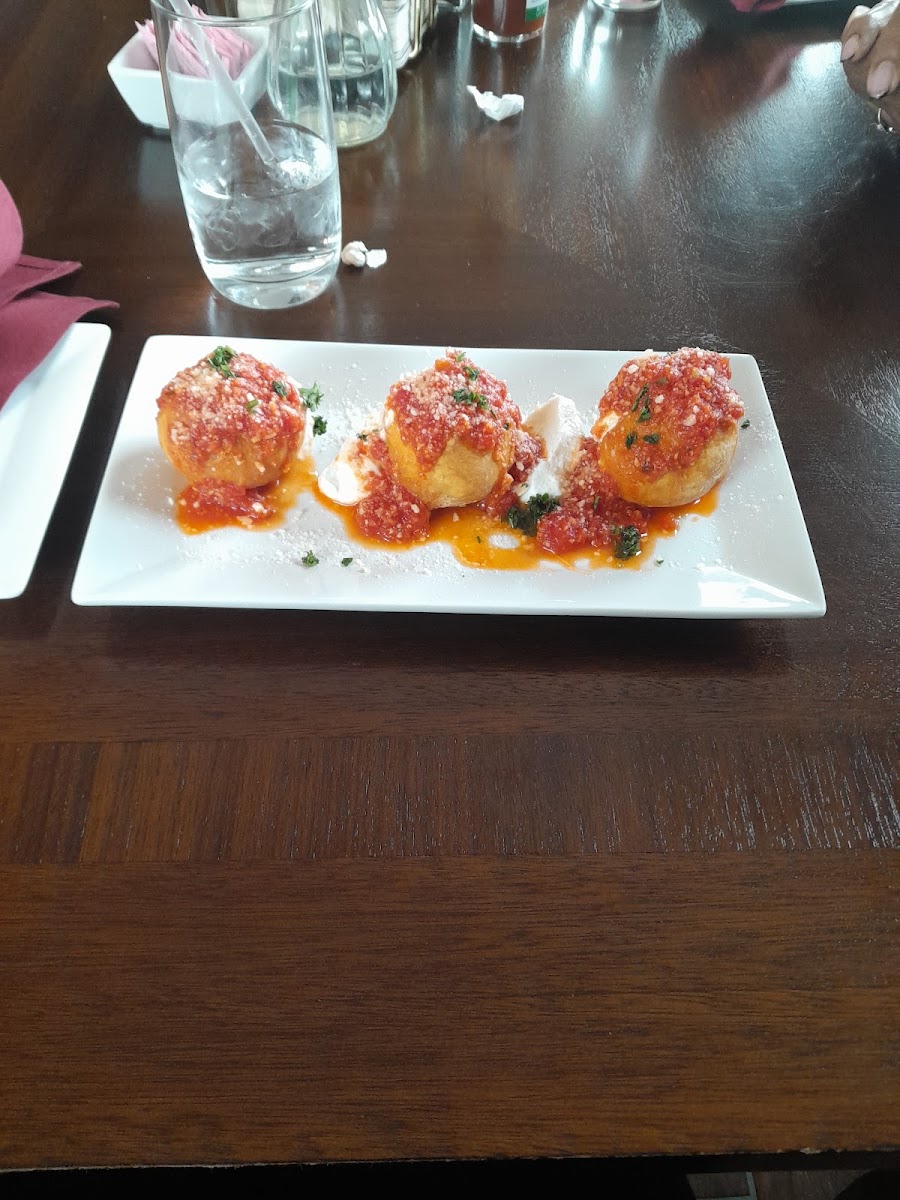 Q River Grill - Photo 9