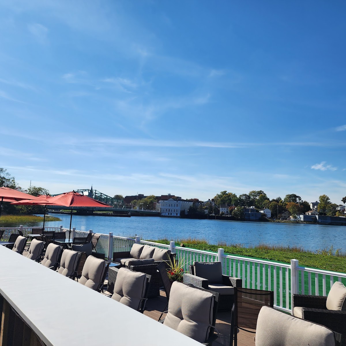 Q River Grill - Photo 2