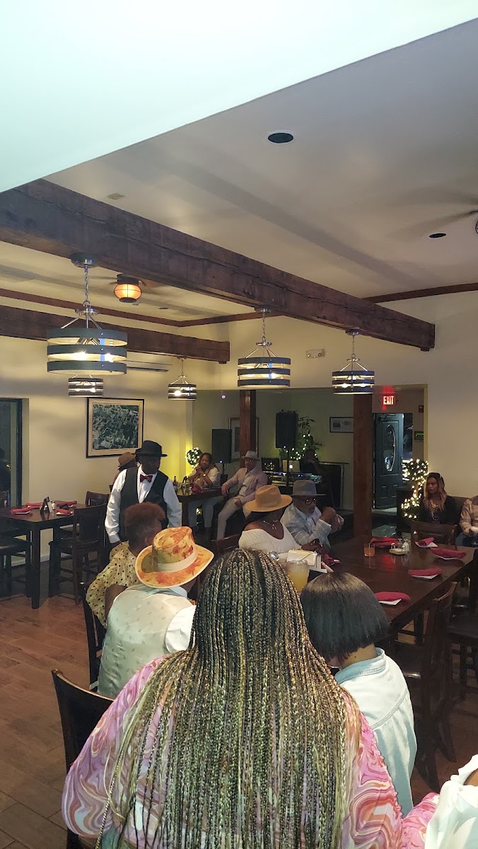 Q River Grill - Photo 7