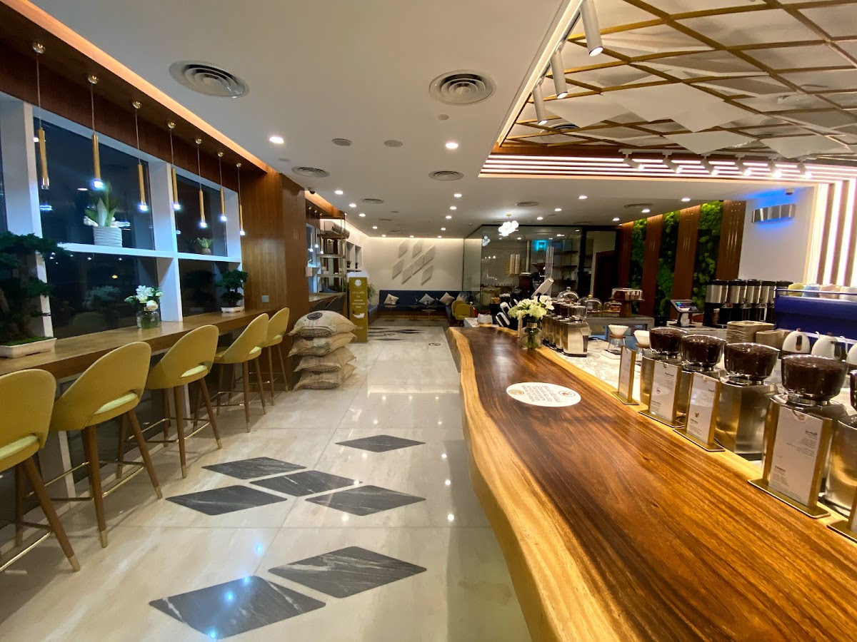 Shrq Coffee Roasters (Alkurnaish ) | (مقهى ومحمصة شرق (الكورنيش