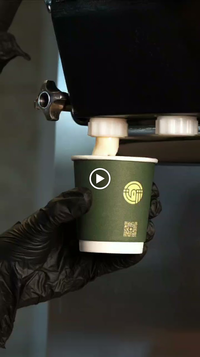 Shrq Coffee Roasters (Alkurnaish ) | (مقهى ومحمصة شرق (الكورنيش - Photo 1