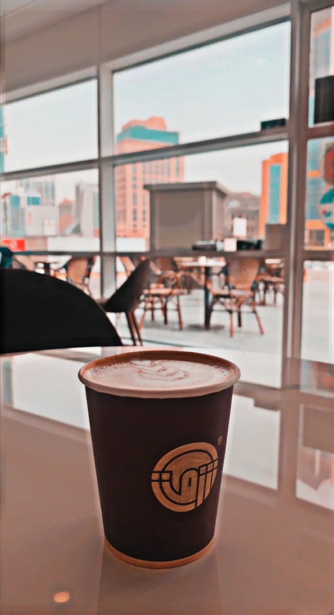 Shrq Coffee Roasters (Alkurnaish ) | (مقهى ومحمصة شرق (الكورنيش - Photo 4