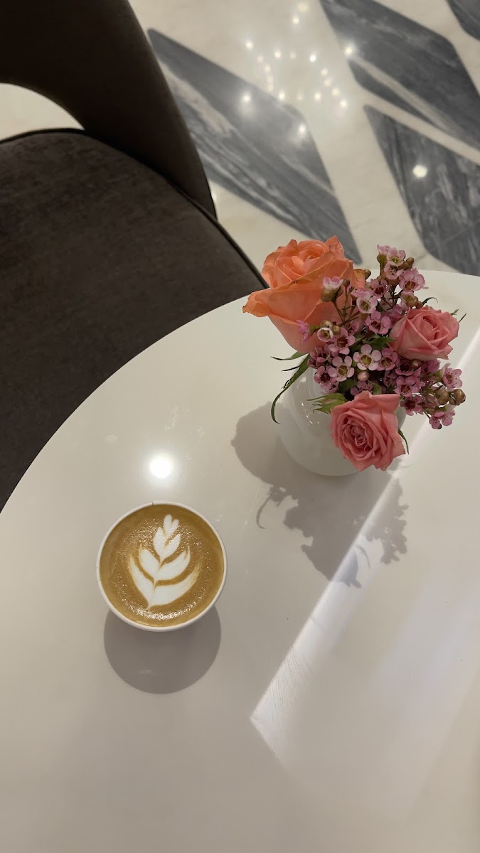 Shrq Coffee Roasters (Alkurnaish ) | (مقهى ومحمصة شرق (الكورنيش - Photo 8