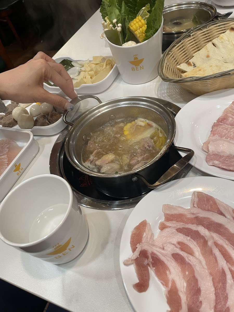 Ben Ben Hot Pot - Photo 4