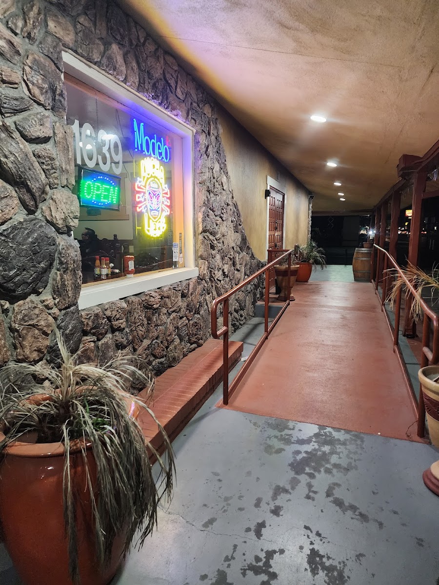 LOS DOS POTRILLOS BAR AND GRILL