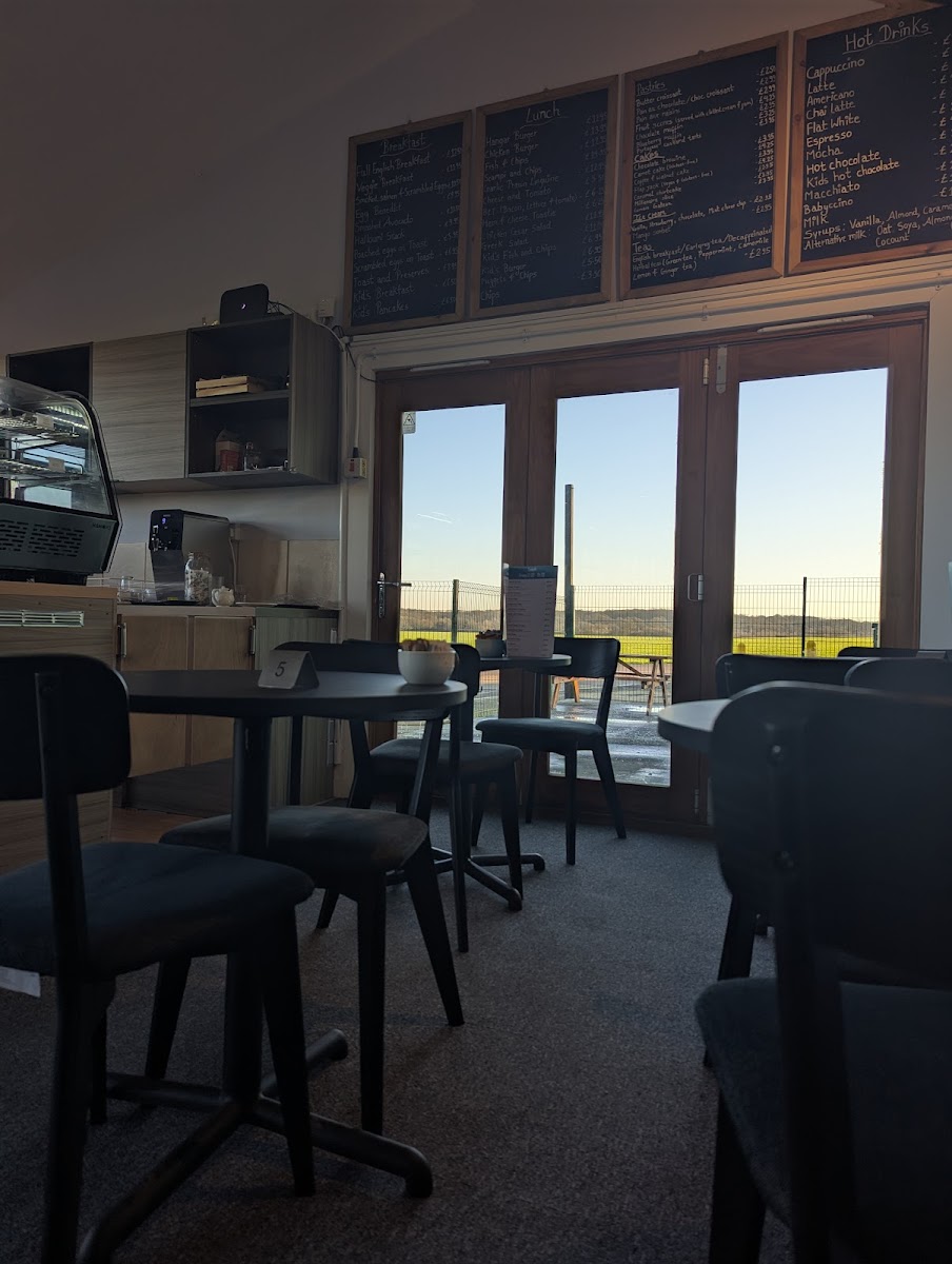Hangar 9 Cafe - Photo 6